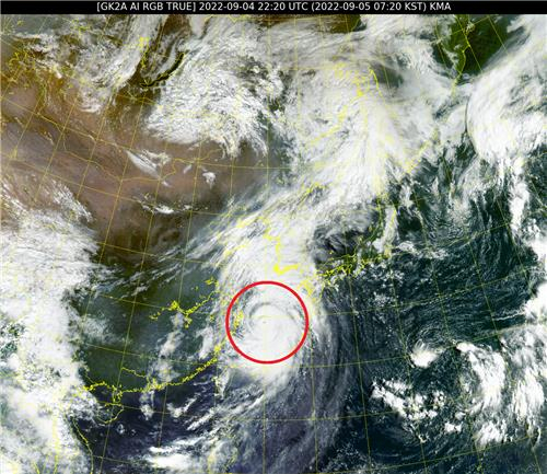 천리안위성 2A호가 5일 오전 7시 20분 촬영한 제11호 태풍 힌남노. 국가기상위성센터 제공.