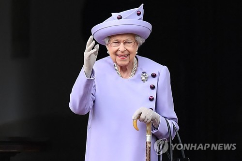 [속보] 英 왕실 '96세 여왕 건강상태 우려…의료적 관찰 필요'