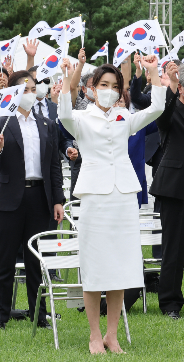 김건희 여사 '허위 경력, 공직선거 위반' 의혹 줄줄이 불송치…시민단체 반발