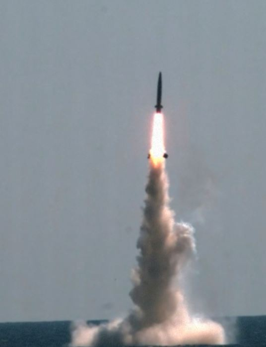 ‘선제 핵공격’ 법에 못 박은 北…韓, 전술핵 확보로 ‘핵군축’ 협상 대비해야