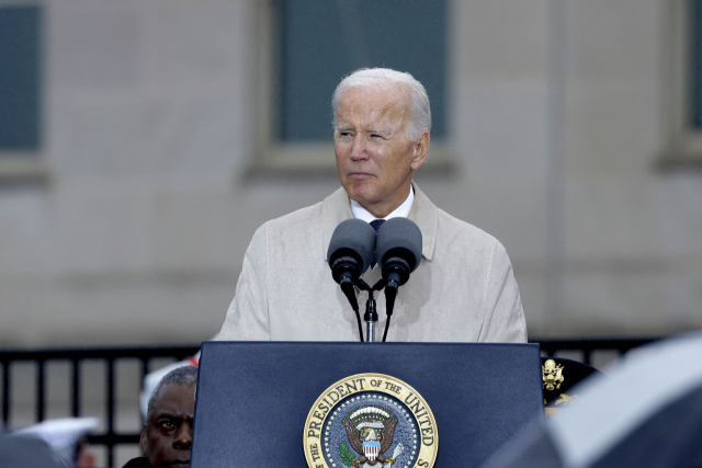 11일(현지 시간) 조 바이든 미국 대통령이 미 국방부 건물인 펜타곤에서 열린 9·11 테러 21주년 추념 행사에 참석해 발언하고 있다.AFP연합뉴스