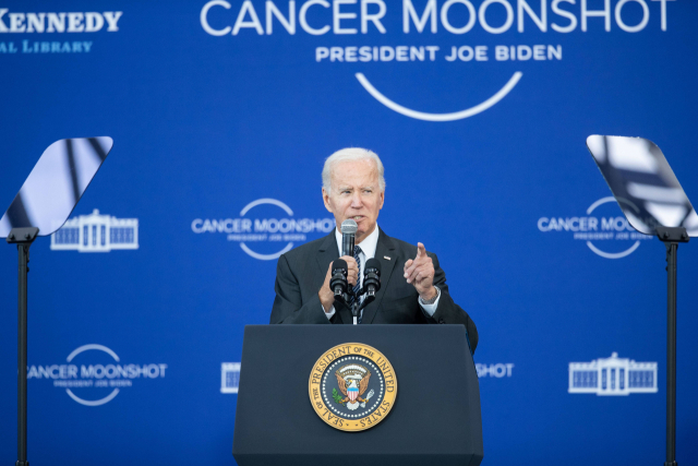 조 바이든 대통령이 12일(현지 시간) 미국 보스턴에 있는 존 F 케네디 기념 도서관에서 ‘암 문샷(Cancer Moonshot)’ 관련 연설을 하고 있다. AFP연합뉴스