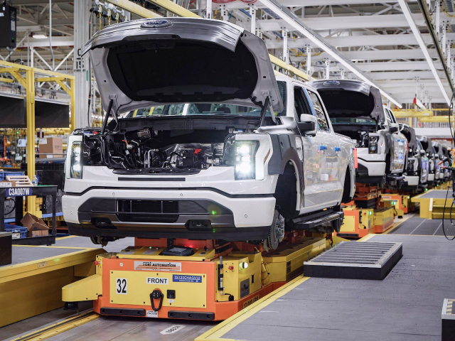 미국 미시간주에 있는 포드 루즈강 전기차 공장에서 전기 픽업트럭 'F-150 라이트닝'이 조립되고 있다. 사진 제공=포드