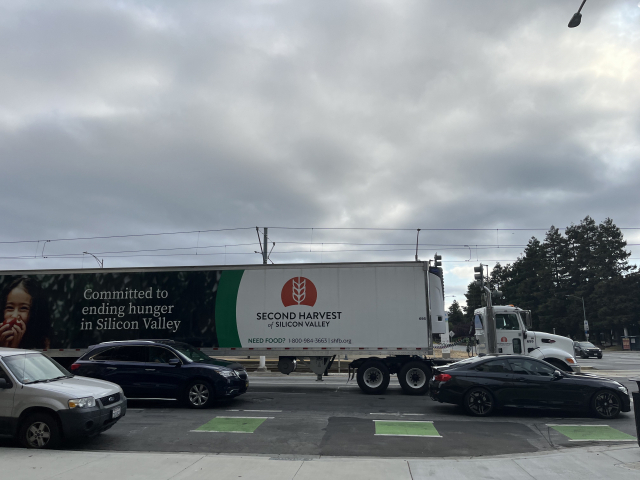 미국 실리콘밸리 지역에서 식료품을 공급하는 세컨드하비스트 차량. 실리콘밸리=정혜진 특파원