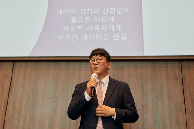 김창회 한국IBM 상무가 15일 서울 여의도에서 열린 한국IBM 기자간담회에서 데이터 패브릭 전략을 소개하고 있다. /사진 제공=한국IBM