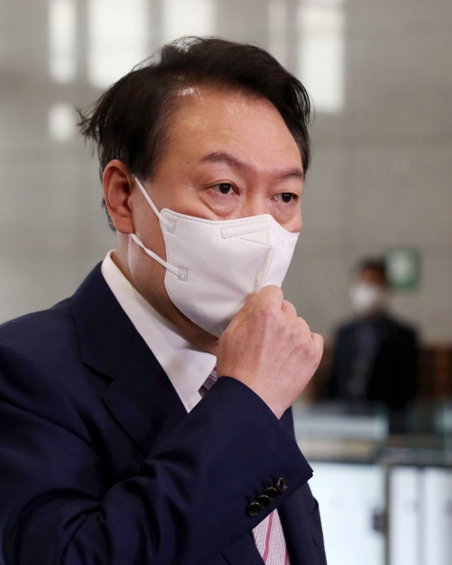 [속보] 尹대통령 “신당역 사건 충격…스토킹방지법 보완 지시”