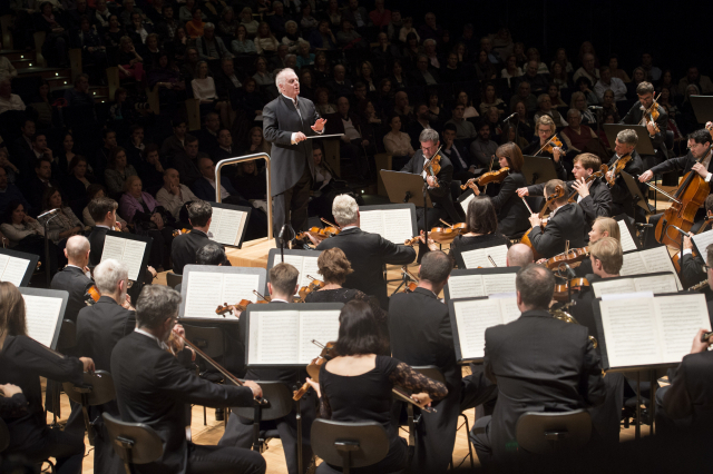 세계적 지휘자 다니엘 바렌보임이 베를린 슈타츠카펠레의 연주를 지휘하고 있다. 사진 제공=마스트미디어