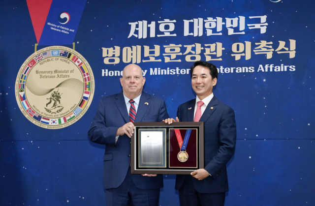 '한국의 사위' 래리 호건 미 메릴랜드 주지사, 제1호 대한민국 명예보훈장관 위촉