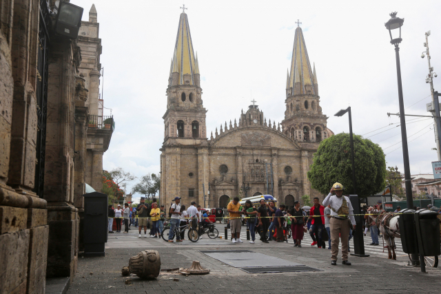 19일(현지시간) 멕시코 서부에서 규모 7.6의 강진이 발생했다. 과달라하라의 한 교회에서 지진으로 장식이 떨어져 진입이 금지돼 있다. 로이터 연합뉴스