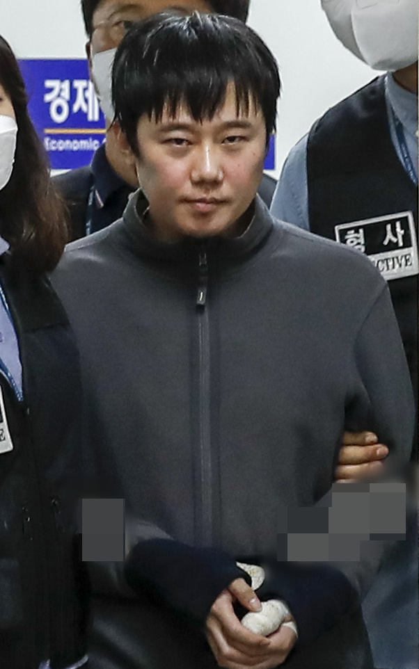 '신당역 살인' 전주환 살벌한 눈빛…'정말 미친 짓 했다'