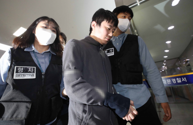 21일 신당역 살해 피의자 전주환이 남대문경찰서에서 검찰로 이송되고 있다. 연합뉴스