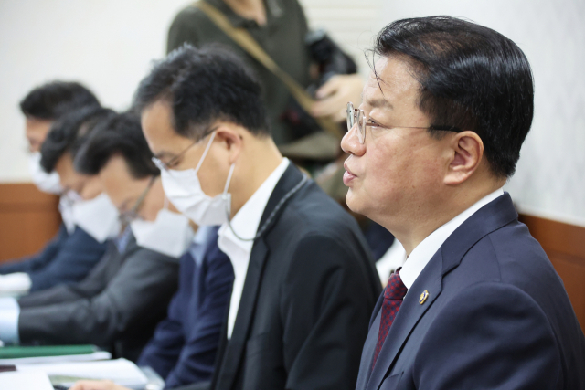 방기선 기획재정부 1차관이 지난 23일 정부서울청사에서 열린 비상경제차관회의를 주재하고 있다. 연합뉴스