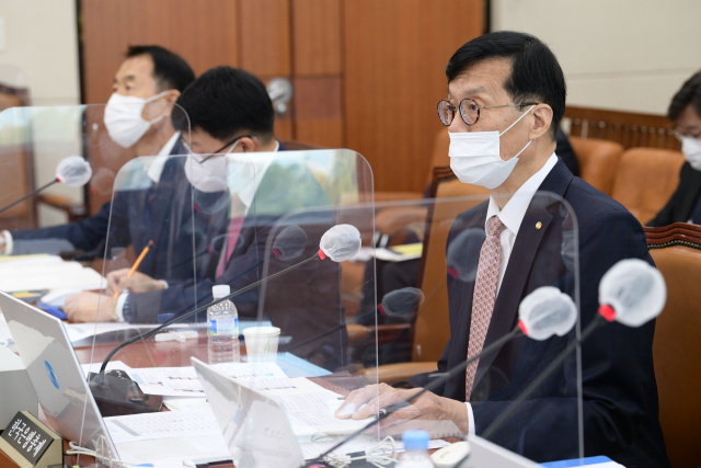 서학개미 유인책 있을까…이창용 “환율 위해 해외투자자 국내 귀환 노력해야”