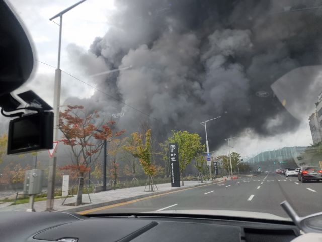 26일 대전 유성구 용산동에 있는 대형 아울렛에서 화재가 발생했다./대전=연합뉴스