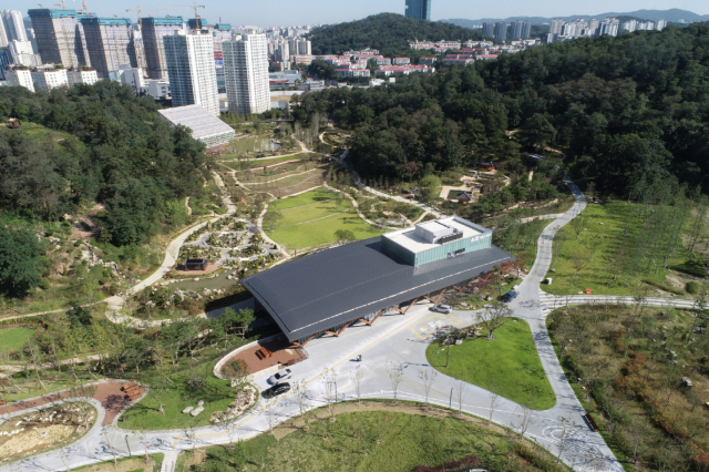 다음달 1일부터 임시 개방될 수원 영흥숲공원 전경