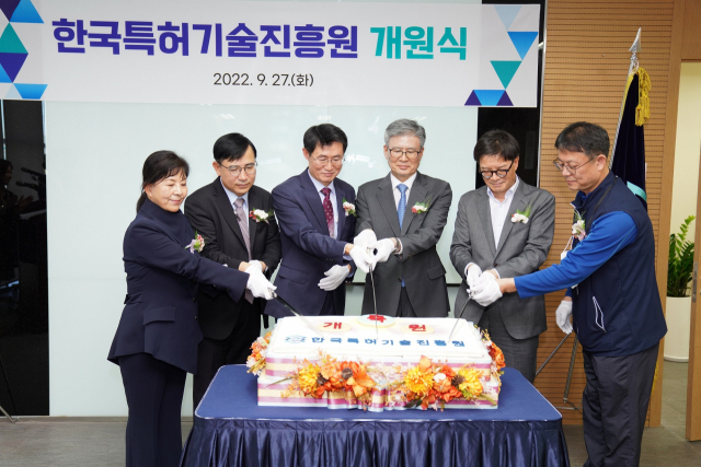 이석봉 시 경제과학부시장, 한국특허기술진흥원 개원 축하