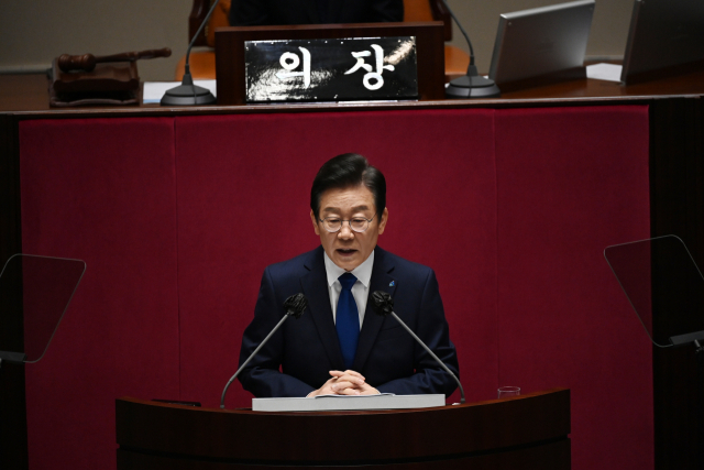 이재명 더불어민주당 대표가 28일 서울 여의도 국회에서 열린 본회의에서 교섭단체 대표 연설을 하고 있다. 성형주 기자