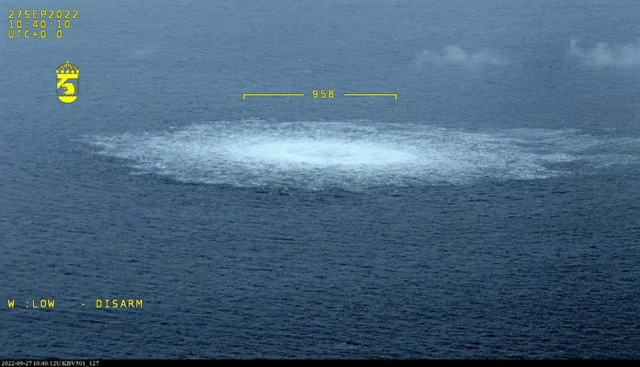 북유럽 발트해의 노르트스트림2 해저 가스관에서 27일(현지 시간) 가스가 유출되고 있다. AFP연합뉴스