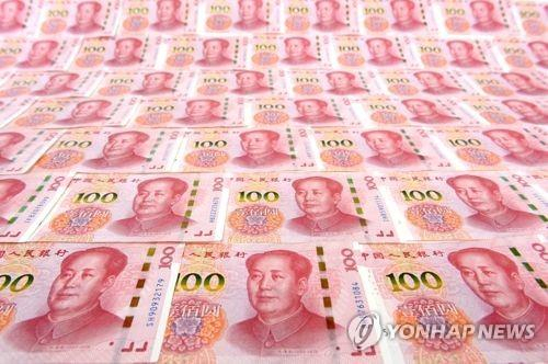 중국 위안화 약세, 인민은행 시장 개입에 진정…달러당 7.1위안대