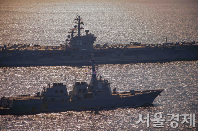 동해에 펼쳐진 한미연합함대의 위용…김정은 겨눈 한미의 경고장