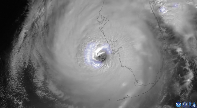 28일(현지시간) 오후3시13분께 플로리다에 접근하는 허리케인 ‘이안’의 눈. AFP연합뉴스