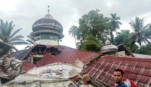 지난 2월 지진으로 무너진 인도네시아 서수마트라 지역 건물. AP연합뉴스