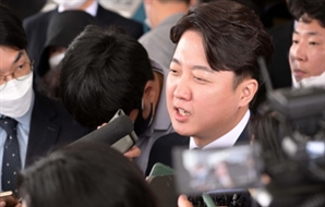 이준석, 또 '윤핵관' 직격 "천박한 희망고문 속 집단폭력"