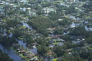 허리케인 ‘이언(Ian)’이 휩쓸고 간 미국 플로리다주 포트마이어스 지역의 주택들이 물에 잠겨 있다. AP 연합뉴스