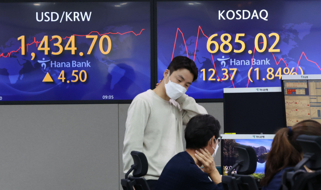 [오전 시황] 간만에 돌아온 '삼전' 4%대 급등…코스피 2200선 탈환