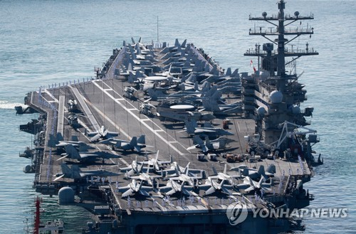 미국 핵 추진 항공모함 로널드 레이건호(CVN-76)가 5일 동해상에 긴급 재전개됐다. 사진은 지난 9월 23일 부산작전기지에 입항하고 있는 모습. 연합뉴스