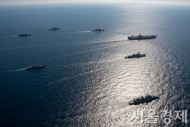한미가 7일 동해 공해상에서 연합 해상기동훈련에 돌입했다. 사진은 앞서 지난 9월 29일 실시된 한미 연합 해상훈련에 참가한 한미 해군 함정들의 모습. 사진제공=해군