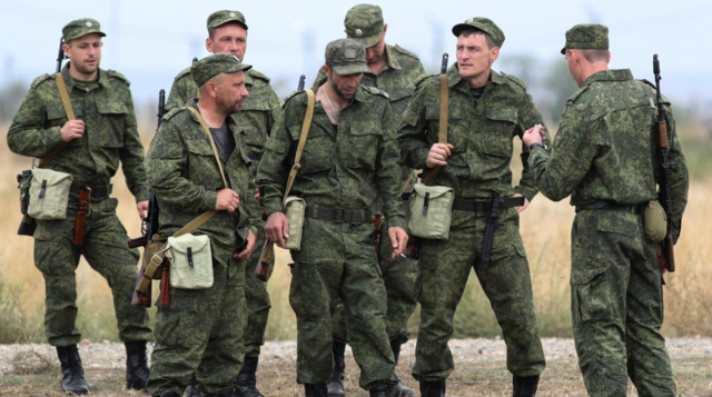 4일(현지시간) 우크라이나 전쟁에 동원된 러시아 예비군이 전투 훈련을 받고 있다. 타스통신 연합뉴스
