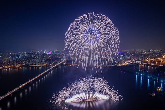 2019년 개최된 한화의 세계불꽃축제 행사 모습. 사진 제공=한화