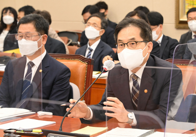 한기정 공정거래위원회 위원장이 7일 국회에서 열린 정무위원회 국정감사에서 의원 질의에 답변하고 있다. 국회사진기자단