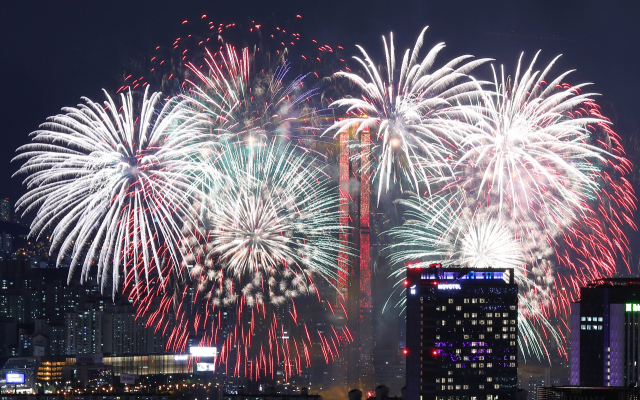 지난 2019년 열린 서울 세계불꽃축제의 모습/연합뉴스