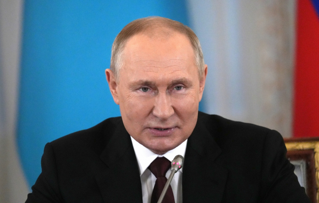 블라디미르 푸틴 러시아 대통령이 스트렐나 외곽의 콘스탄틴 궁전 대통령 관저에서 열린 독립국가연합(CIS) 정상들의 비공식 연례 정상회담에 참석하고 있다. /EPA 연합