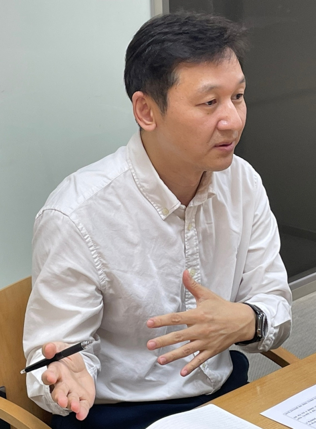 김광섭 엠로 최고기술책임자(CTO)가 지난 6일 서울 영등포구 엠로 본사에서 만나 AI 전략에 대해 설명하고 있다. 사진제공=엠로