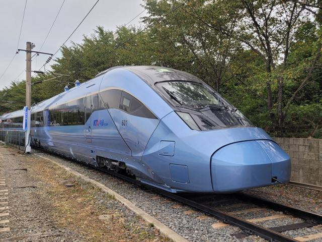 현대로템이 공개한 EMU-320 고속열차. 사진제공=현대로템