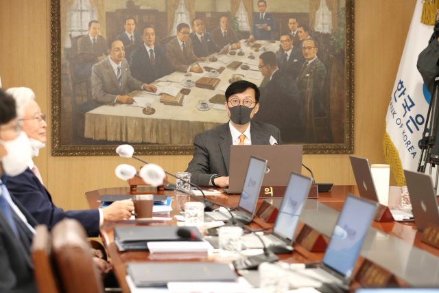 이창용 한국은행 총재가 12일 서울 중구 한은에서 열린 금융통화위원회 회의를 주재하고 있다. 사진제공=한은