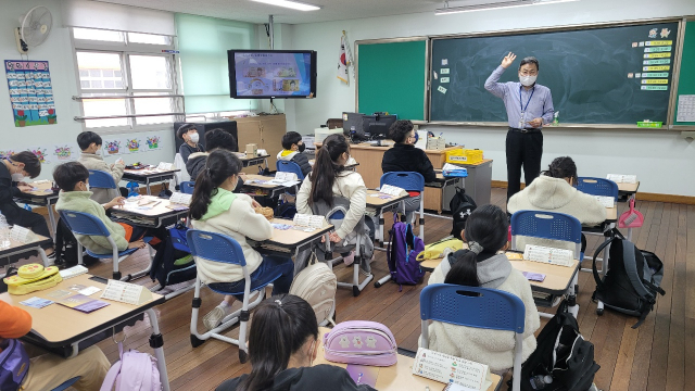 한국조폐공사 화폐박물관이 초등생을 대상으로 ‘찾아가는 화폐특강’을 실시하고 있다. 사진제공=한국조폐공사