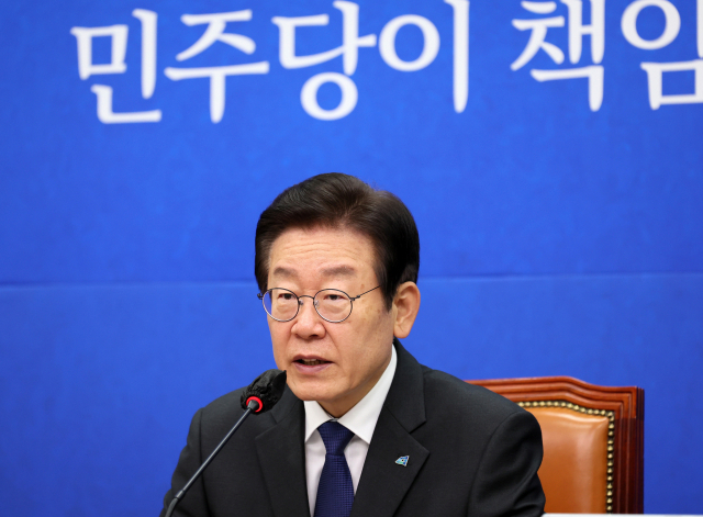 이재명 더불어민주당 대표가 지난 14일 국회에서 열린 최고위원회의에 참석해 모두발언을 하고 있다. 권욱 기자