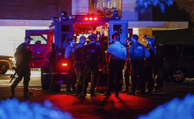미국 노스캐롤라이나주(州)의 한 주택가에서 총기 난사 사건이 발생해 경찰관 1명을 포함해 5명이 목숨을 잃었다. AP연합뉴스