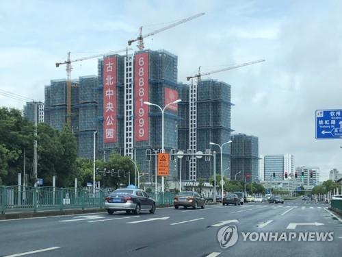 중국 상하이에 건설중인 아파트 단지. 연합뉴스