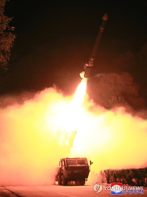북한이 지난 10월 12일 자칭 ‘장거리전략순항미사일’을 시험발사하는 모습. /조선중앙통신-연합뉴스