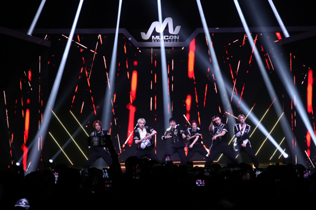 19일 서울 노들섬 라이브하우스에서 열린 '뮤콘 2022' 쇼케이스에서 피원하모니가 공연을 하고 있다. 사진 제공=한국콘텐츠진흥원