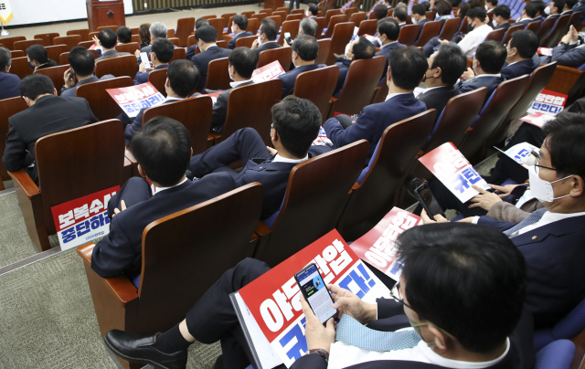 [속보] 민주당, 尹 시정연설 보이콧 결의…국감은 복귀