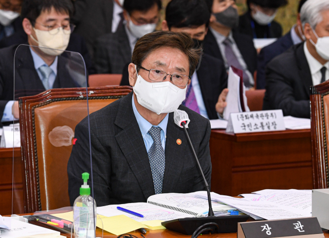 24일 국회에서 진행된 문화체욱관광부 종함감사에서 박보균 장관이 질의에 답변하고 있다. 연합뉴스