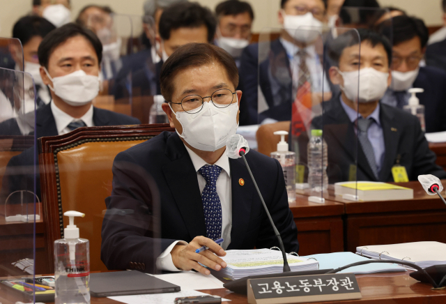 고용부 장관, 기재부 '중처법 개정 제안' 거부…'시행령 1개만 검토'