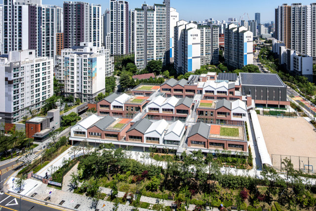 2022 한국건축문화대상 대통령상을 수상한 서울 영등포구 ‘신길중학교’ 전경/사진=진효숙 작가