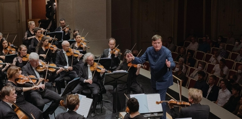 지휘자 크리스티안 틸레만이 6월 한 공연에서 베를린슈타츠카펠레를 지휘하고 있다. 사진 제공=마스트미디어